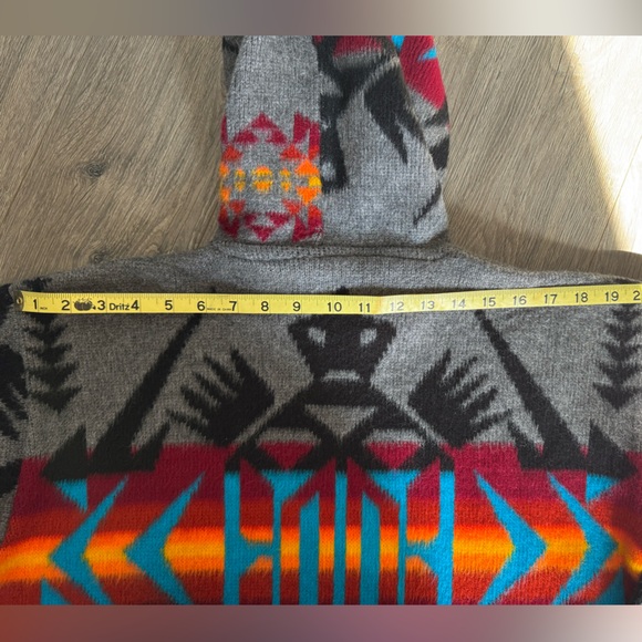 Artesan Hand Made Ecuadorian Wool Hoodie - Picture 7 of 10